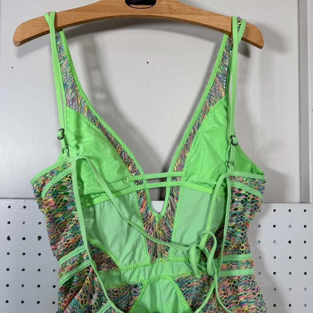 BECCA by Rebecca Virtue‎ Mosaic Crochet Plunge One-Piece Women's Green - Large